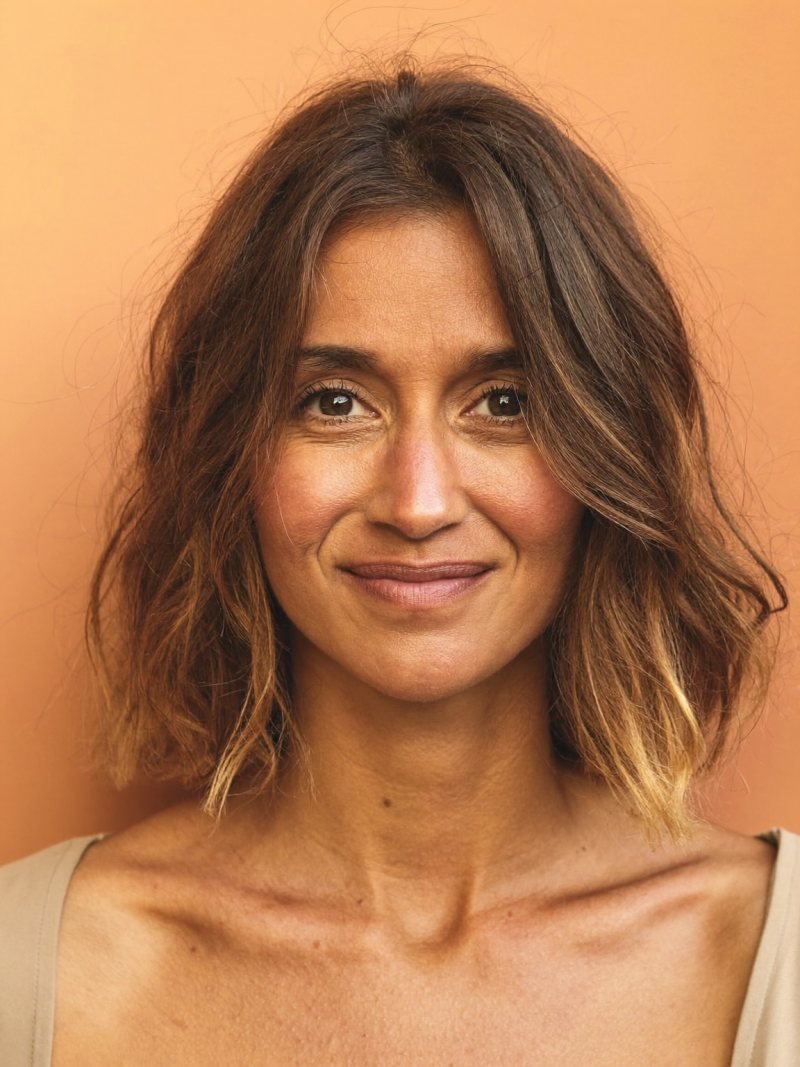 Chin length wavy haircut with loose bends