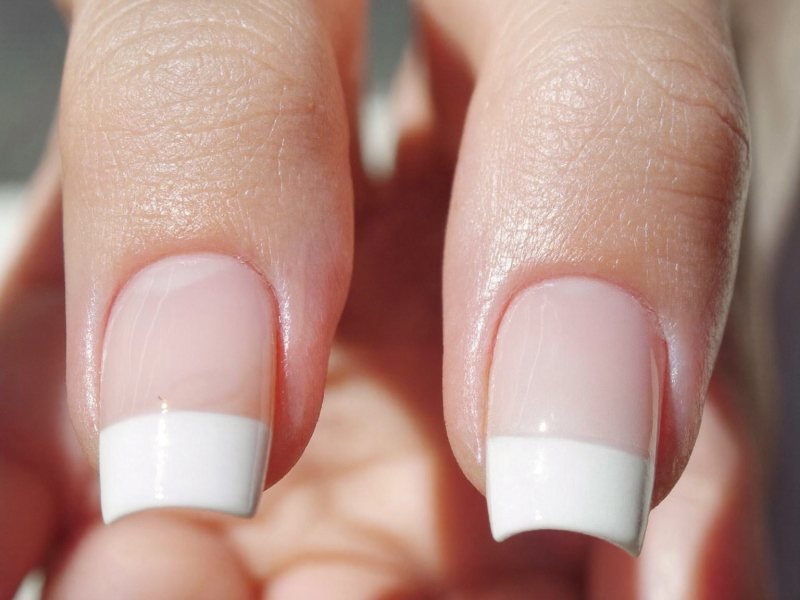 French manicure next to a baby boomer ombre showing the difference in the tip