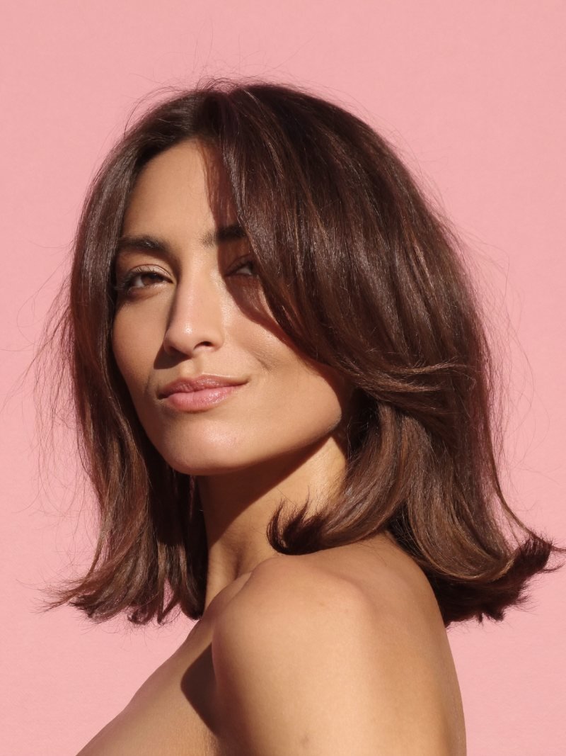 Layered shoulder length hair with ends flipped outward