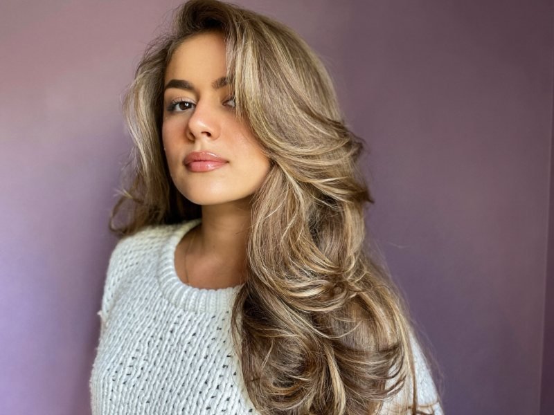 Long hairstyles for women: long layered hair in soft waves