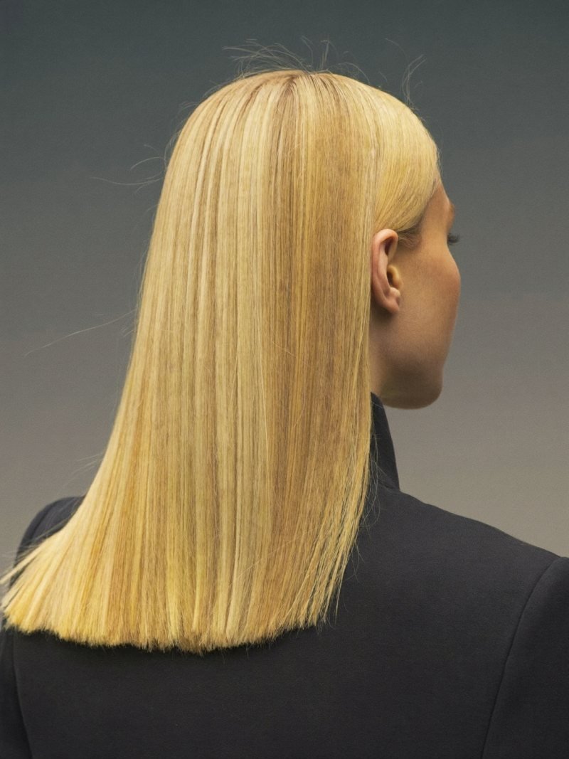 Long one-length hair with a blunt edge