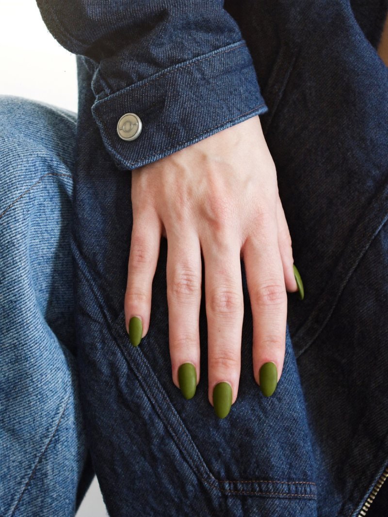 Short oval nails in matte olive green