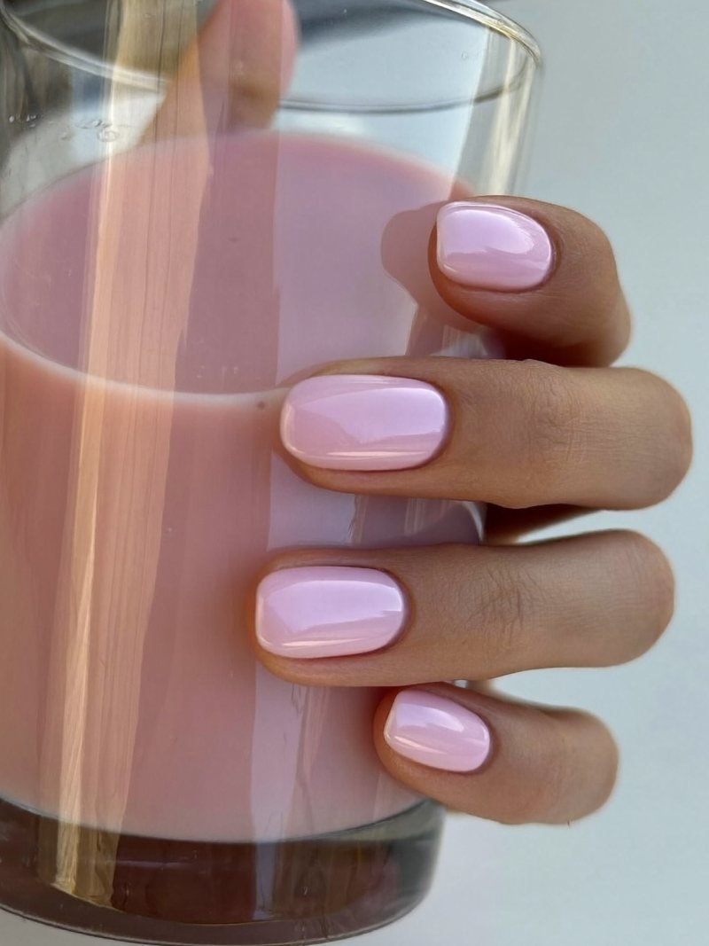 Short oval nails in milky pink
