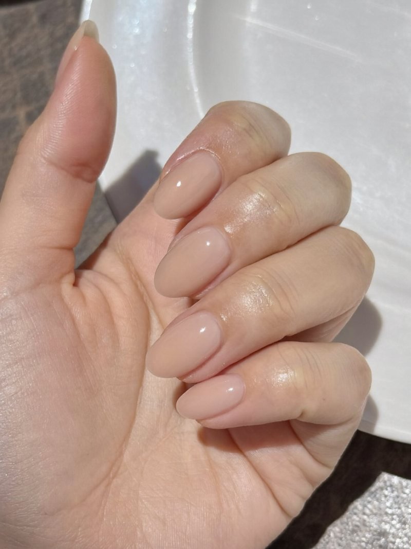 Short oval nails in sheer glossy nude