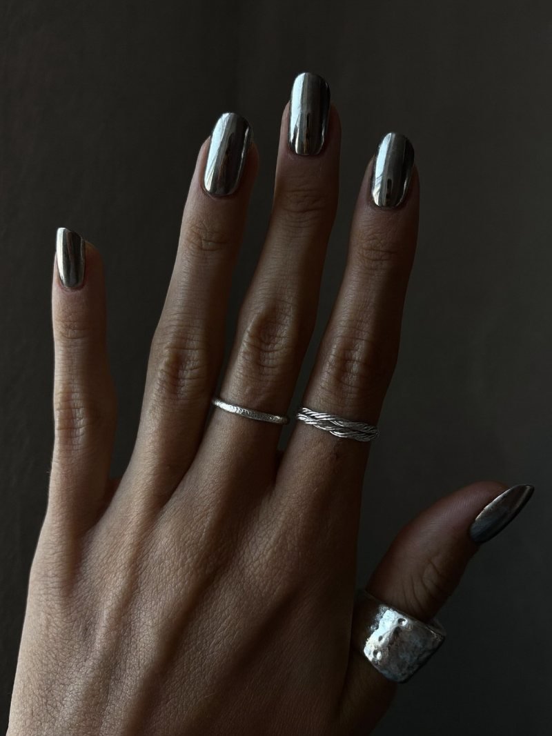 Short round black nails with a gunmetal chrome finish