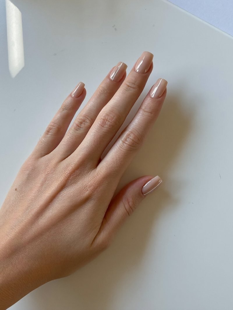 Short square nude nails with one thin white vertical line