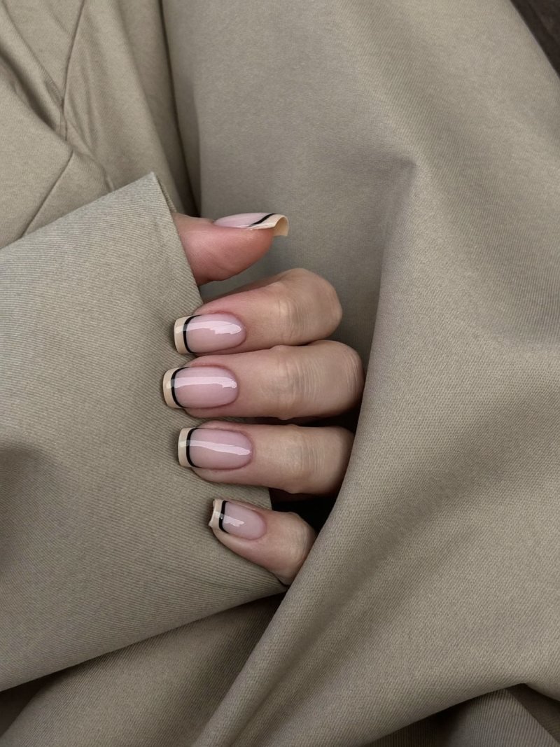 Short square nude nails with very thin black French tips