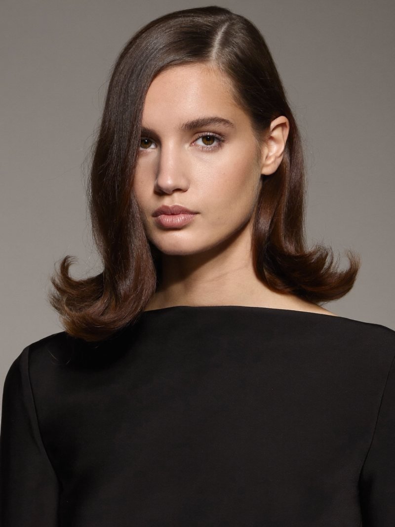 Shoulder-length brown hair blown smooth with flipped-out ends