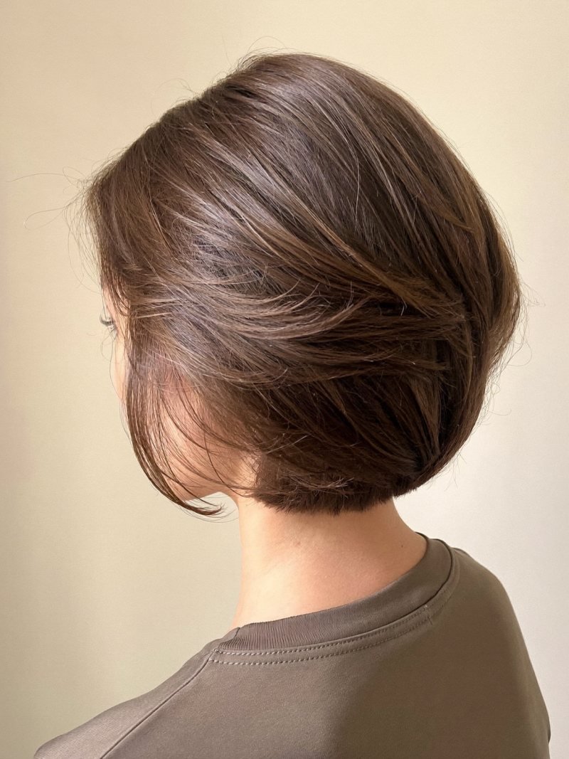 Stacked bob with graduated layers at the back