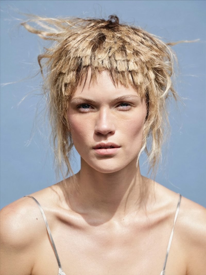 Textured cropped haircut with a choppy fringe